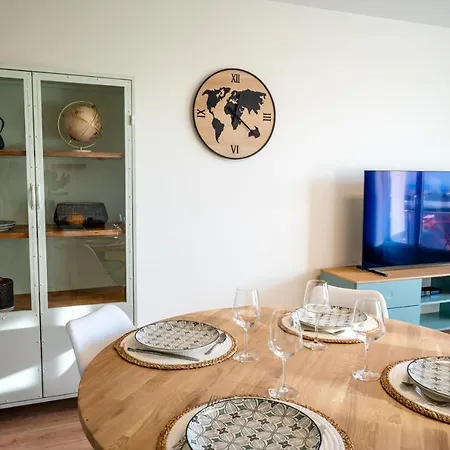 Apartment T2 De Standing Climatise Avec Parking Prive, Tram T2 T5, Hopitaux Est Bron