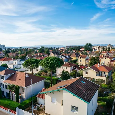 Apartment T2 De Standing Climatise Avec Parking Prive, Tram T2 T5, Hopitaux Est *