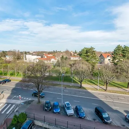 Apartment T2 De Standing Climatise Avec Parking Prive, Tram T2 T5, Hopitaux Est Bron